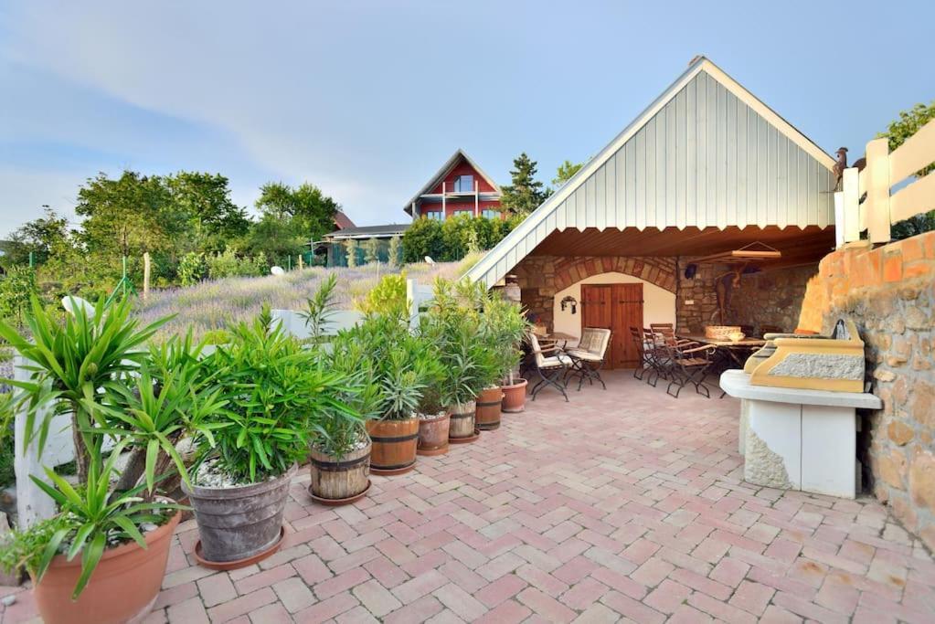 Levendula Vendeghaz Lovas Villa Exterior photo
